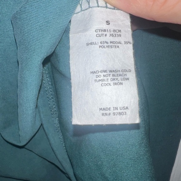 GREEN ENVELOPE Sleeveless Top 2 for $22❇️ - Picture 4 of 4